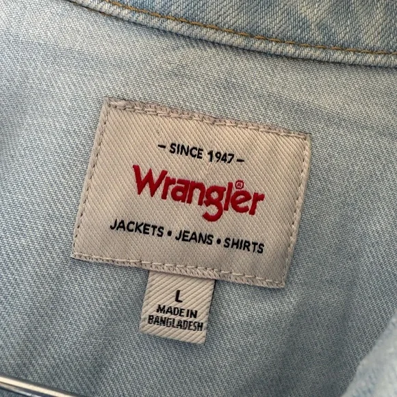 Wrangler Denim Jean Jacket sz L/XL NWOT light wash crop fringe waist button up - Picture 3 of 9